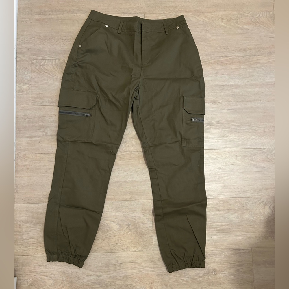 MEDIUM GREEN JOGGERS